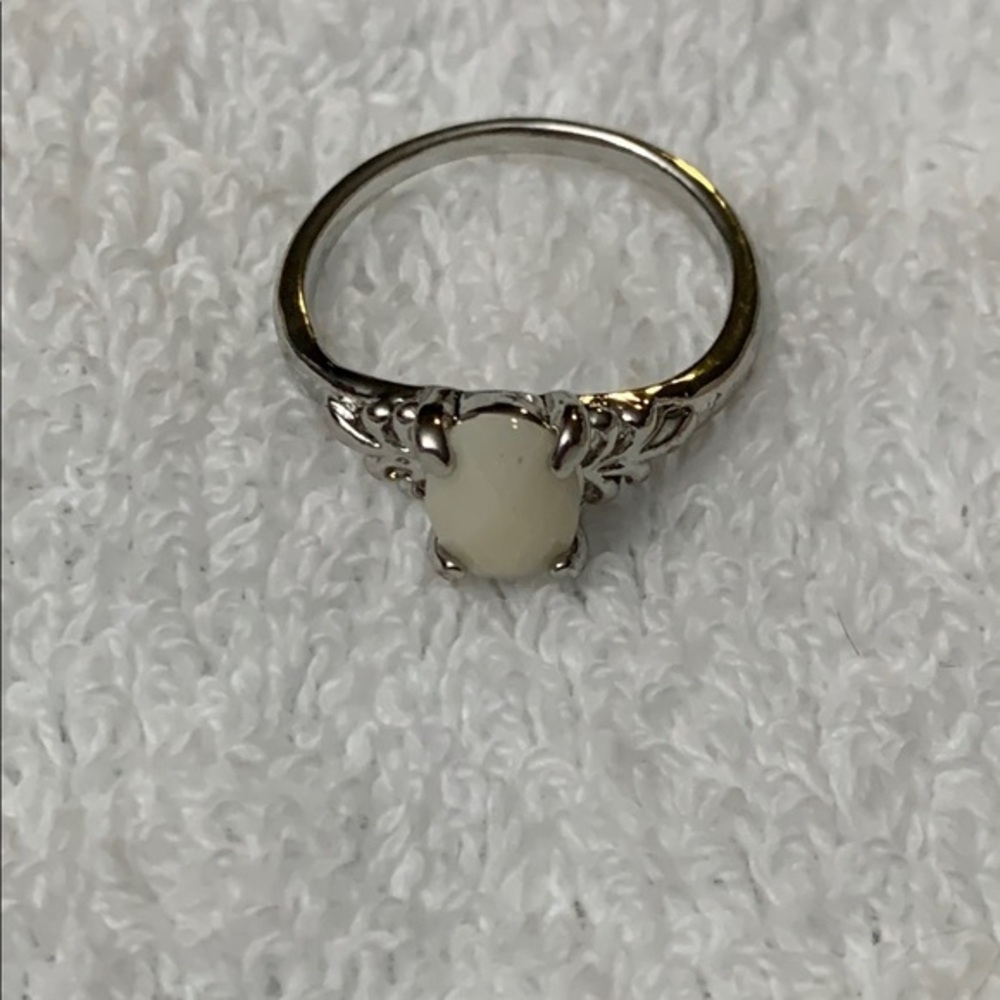 Elegant Silver Ring with Cream Stone